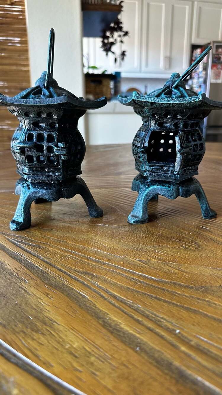 Sungmor Cast Iron Pagoda Garden Lantern Tealight Candle Holder Pair
